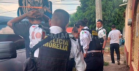 Sorprenden a siete sacando muebles y electrodomésticos de casa en Morelia