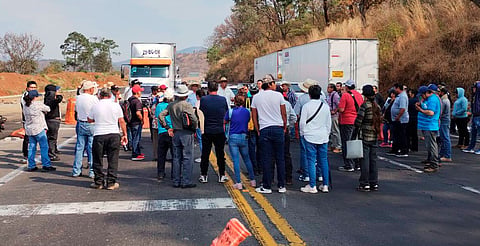 Jefatura de Tenencia de Acachuén alerta por cierre carretero este sábado