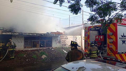 Se incendia domicilio en la Ejidal 3 Puentes; autoridades ya laboran en la zona