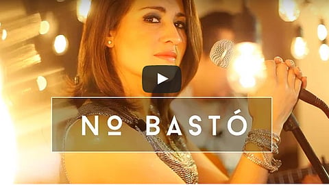 Ha presentado temas propios y versiones nuevas de diversas canciones (Fotograma: Youtube)