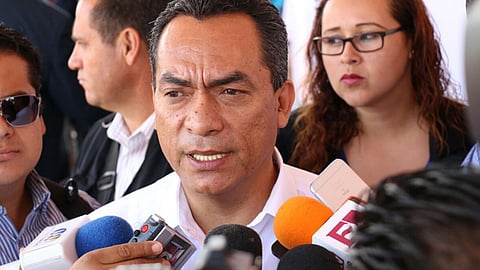 Dan notaría a Adrián López Solís