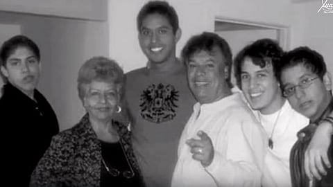 Juan Gabriel tuvo cuatro hijos: Iván, Jean, Hans y Joan con su amiga Laura Elena Salas