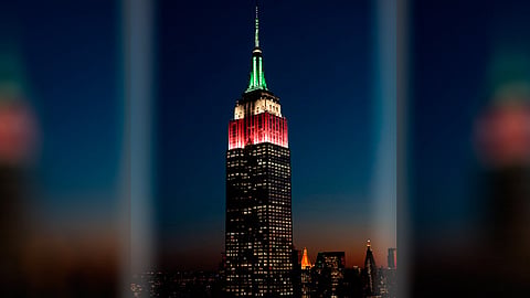 Las luces del edificio fueron encendidas después de las 19:00 horas del día miércoles (Foto: @empirestatebldg)