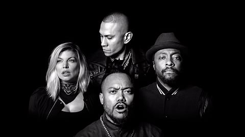 Junto con más de 50 artistas latinos cantan al mundo sobre amor e igualdad