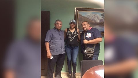 Se dio a conocer a través de la cuenta oficial de Facebook de Nidia, que firmó un contrato con Producciones Rodríguez