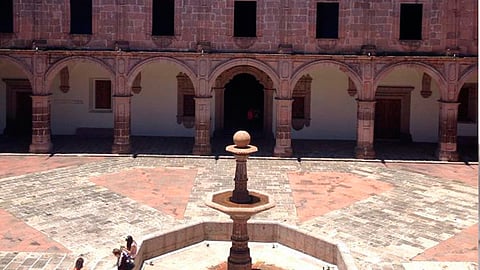 Bodas en espacios culturales generan críticas y cuestionamientos