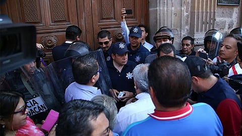 Galería: Se manifiesta SUEUM previo al acto por natalicio de Miguel Hidalgo