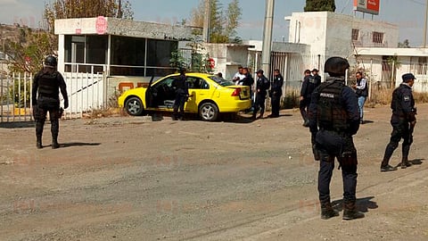 El sujeto estrelló su auto contra una caseta de vigilancia
