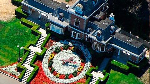 Vista aérea de la entrada principal de Neverland (Foto: Wikipedia)