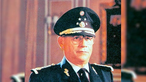 El general de división a lo largo de su carrera ocupó diversos cargos entre los que destacan, subdirector del heroico Colegio Militar