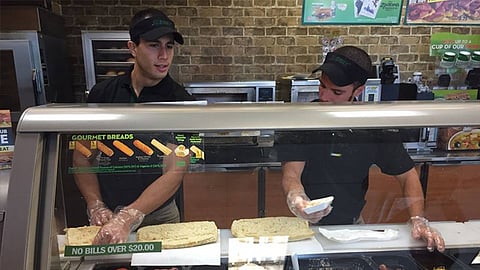 Los empleados son ahora uno de los atractivos principales (Foto Facebook: Subway Colón)