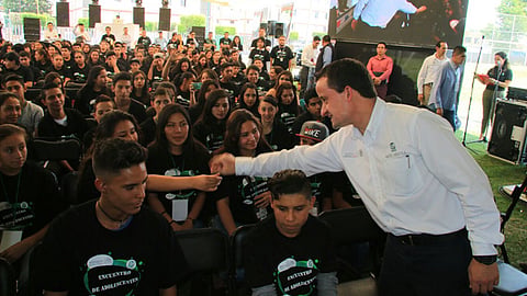 El director general del IMSS, Mikel Arriola, invitó a los jóvenes a cuidad su salud (Foto: ACG)