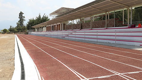 Silvano Aureoles encabezó la inauguración de la pista de atletismo
