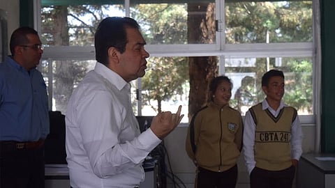 El diputado recorrió las instalaciones de dicho plantel (Foto cortesía)