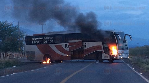 Reportan bloqueos y quema de vehículos en Tierra Caliente