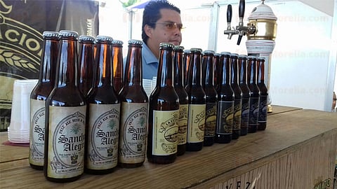 Presentan Sancho Alegre, la primera cerveza con mezcal michoacano