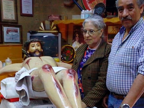 Artesanos michoacanos llevan a Roma cristo de pasta de caña