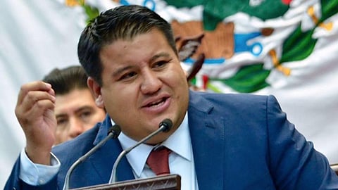 Dijo que sale del PRD después de que éste se alió con el PAN (Foto: Archivo)