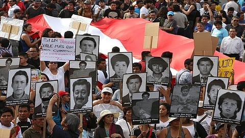 "El indulto es un insulto" gritaron miles de peruanos en la capital del país (Foto: @mundo_elP)