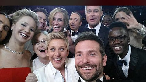 “Si sólo el brazo de Bradley fuera más largo. La mejor foto de la historia. #oscars”,
(Foto: Twitter ellendegeneres)