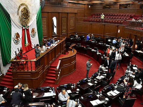 Pese a que en el documento no se advierten candados que limiten la participación de funcionarios o ex servidores públicos, legisladores se pronunciaron por la designación de perfiles preparados (Foto: Archivo)