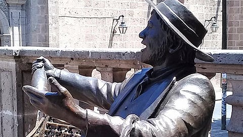 (Foto Facebook: Esculturas, Fuentes Y Arte En Vidrio)
