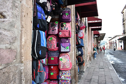 Todos los años en julio y agosto la Profeco realiza un operativo para verificar que las instituciones educativas y establecimientos no cometan abusos en los precios que ofrecen al público (Foto: ACG)