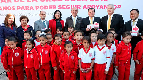 En el arranque de la colecta estuvieron presentes los directores de los subsistemas de Educación Media Superior, José Francisco Salazar García, director General de Conalep y Gaspar Romero Campos, director General del Cobaem, quienes en representación de este nivel hicieron la primera donación; en representación del nivel superior correspondió a Juan Manuel Serna González, director del Instituto Tecnológico Superior de Zamora (Foto: Cortesía)