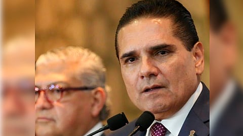 El perredista reiteró la disposición del gobierno de Michoacán para establecer un nuevo convenio educativo con la federación (Foto: Twitter/@Silvano_A)