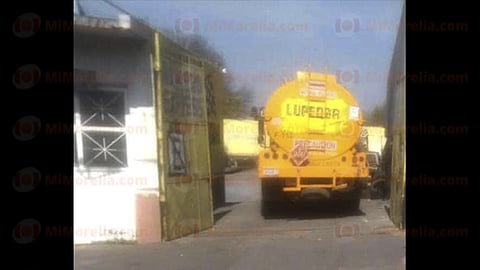 El vehículo fue encontrado en un inmueble que está en el boulevard Lázaro Cárdenas, muy cerca de la calle Heriberto Jara (Foto: RED 113)