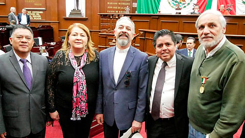 Resalta el diputado Fermín Bernabé la labor social emprendida por el padre José Francisco Martínez Gracián en la Meseta Purépecha (Foto: Cortesía)
