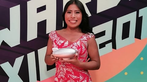 La protagonista de Roma fue reconocida en la alfombre naranja (Foto: @MundonickLA)