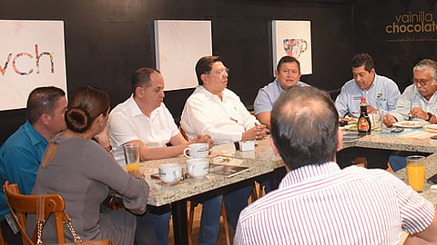 Se reunió con los líderes de la Asociación de Trabajadores del Estado de Michoacán (ATEM) (Foto Cortesía)