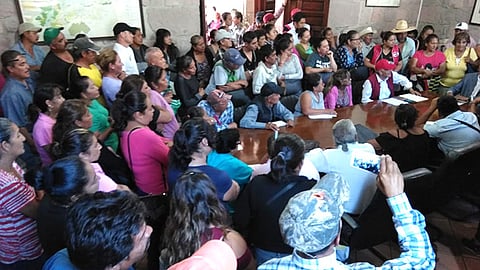 En la próxima mesa de trabajo se entregará los documentos necesarios para iniciar los trámites de la regularización (Foto Cortesía)