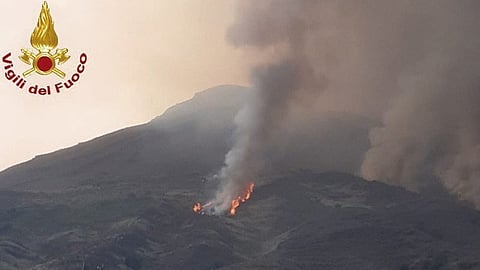 El volcán Stromboli se ubica en el archipiélago de las islas Éloias (Foto: @emergenzavvf)