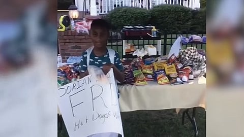 Con esta noticia, el menor quedó sorprendido y dijo estar súper feliz y fascinado por este detalle (Foto: captura de video)