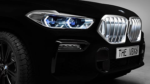 El BMW X6 cuenta con una pintura capaz de absorber la luz (Foto: Tw/@BMWEspana)