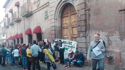 Una comisión aguarda a ser atendida por funcionarios de la dependencia federal
(Foto: Sayra Casillas)