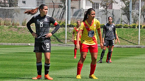 Las ‘Tricolor’ intentaron evitar el segundo tanto al 56’, aunque en su lucha terminaron (Foto: Cortesía)