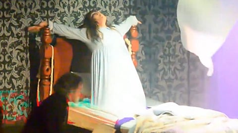 Esta puesta en escena promete que sentirás el terror desde que llegues a la presentación (Foto: El Exorcista en Morelia 2019)