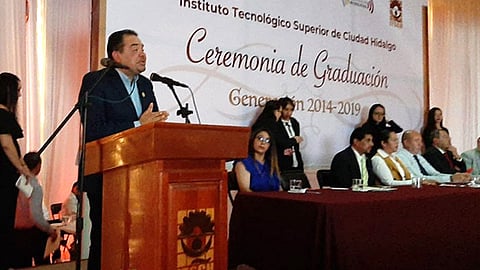 El diputado felicitó a los egresados del Instituto Tecnológico Superior de Ciudad Hidalgo (Foto Cortesía)