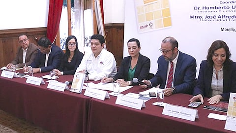 También presentaron el libro “La Constitución Política de Michoacán a 100 años de su promulgación”, su génesis, retos y perspectivas (Foto Cortesía)