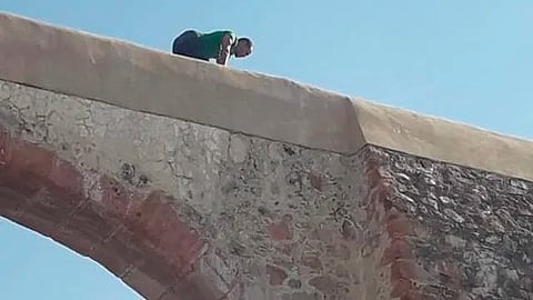 Cuerpos de emergencia del CRUM y Cruz Roja Mexicana lo atendieron de inmediato (Foto: captura de video)