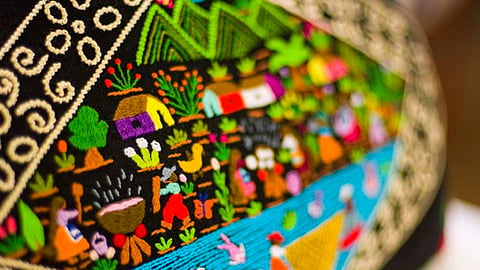 Lo más vendido son rebozos, guanengos, laca perfilada y alfarería (Foto: FB/Casa de las Artesanías)