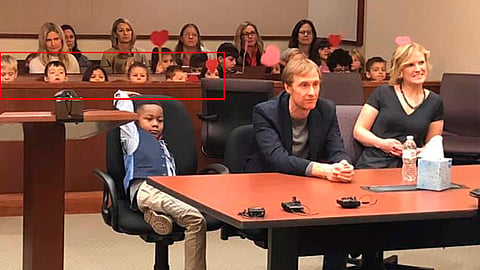En la misma audiencia, Michael fue dado en adopción (Foto: FB/Kent County, Michigan)
