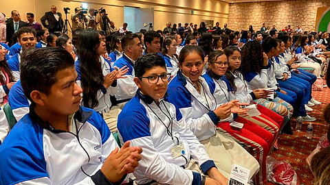 El director celebró el esfuerzo e interés de los estudiantes por destacar en diferentes disciplinas (Foto: Guadalupe Martínez)