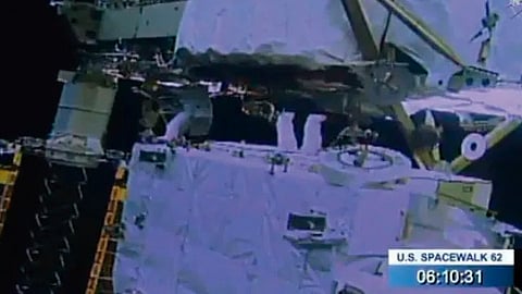 Es de mencionar que ambas astronautas tendrán una última caminata especial el próximo lunes (Foto: captura de video)