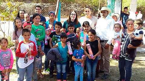 Además se hizo entrega de cobijas a todos las familias la cual ayudará a protegerse (Foto Cortesía)