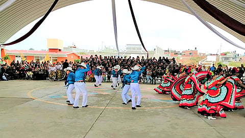 Con bailes, canto y poesía, los alumnos de la institución dieron muestra de lo aprendido y festejaron el aniversario de su institución (Foto Cortesía)