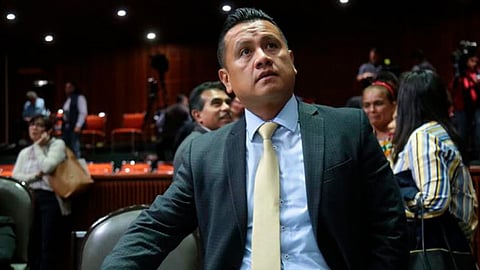 Si decide asumir la suplencia, Ángel Custodio podría registrarse por el PRD, por Morena o con la Representación Parlamentaria (Foto Facebook: Carlos Torres Piña)